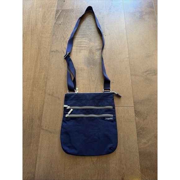 Baggallini Handbags - Baggallini Blue Nylon Small Crossbody 3 Zip Organizer 10x10 Used